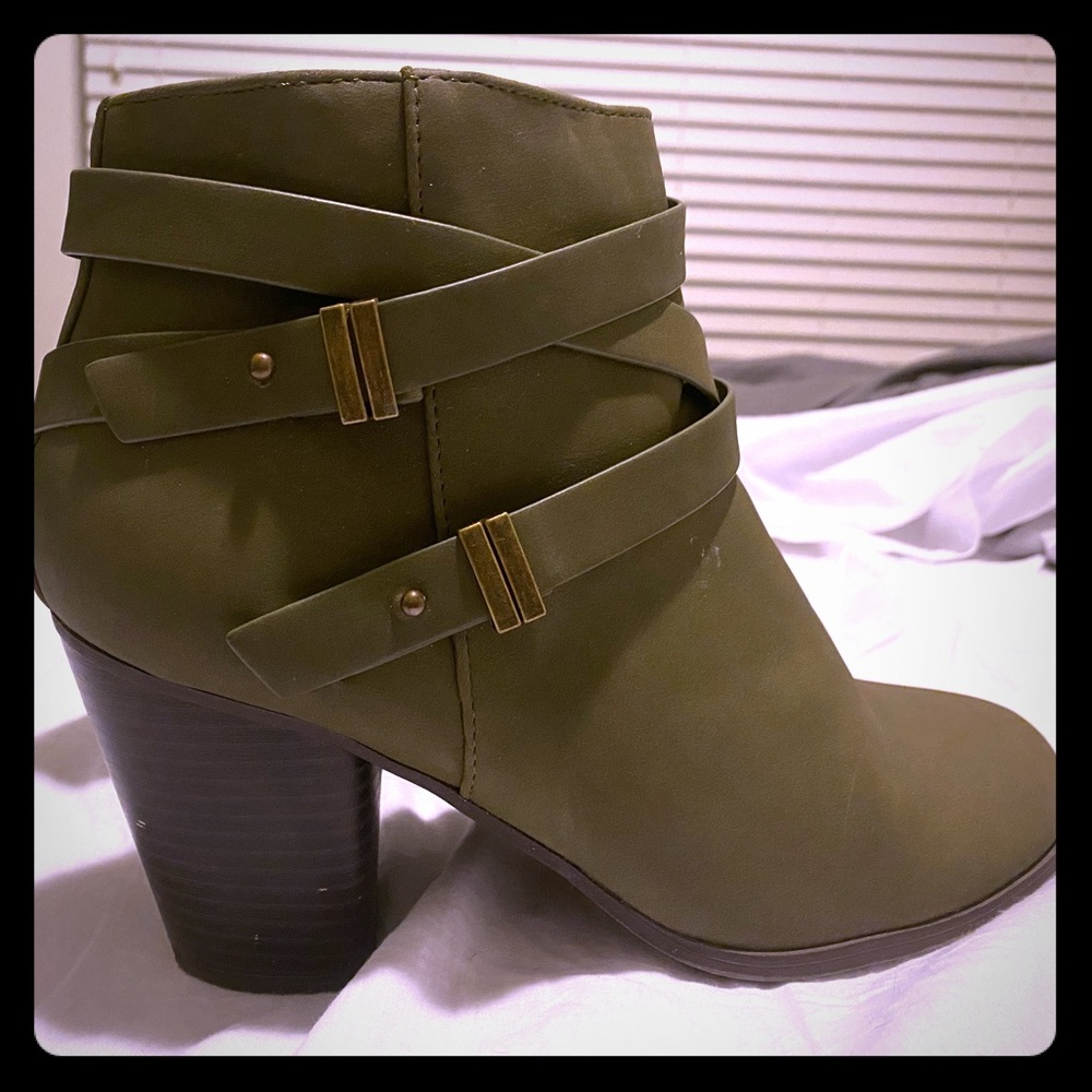 Adorable Army green booties